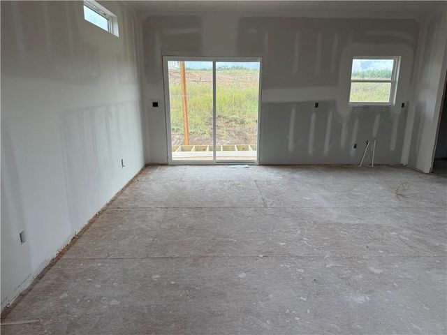 2129 Deerfield Terrace, Liberty, MO 64068