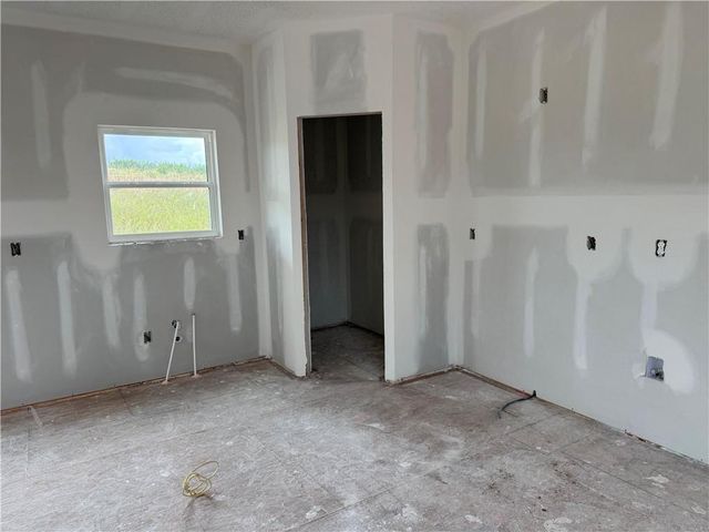 2129 Deerfield Terrace, Liberty, MO 64068