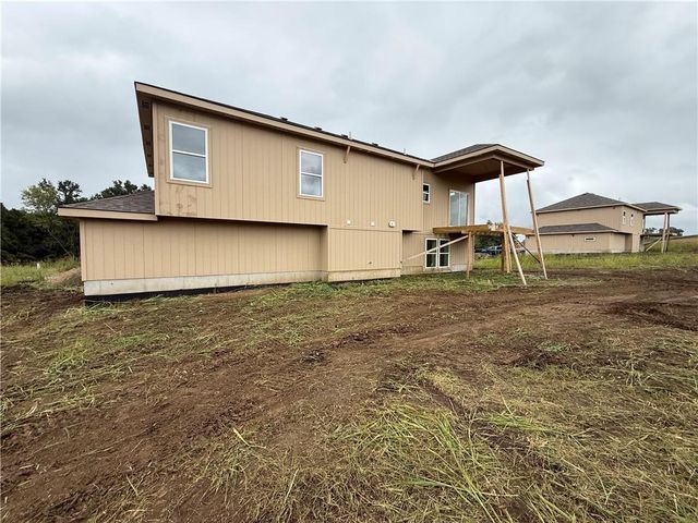 2129 Deerfield Terrace, Liberty, MO 64068
