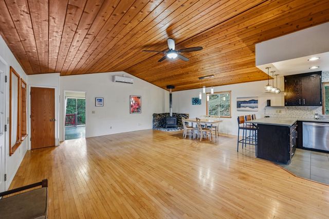 17934 Knoll Top Dr, Grass Valley, CA 95945