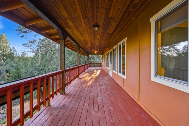 17934 Knoll Top Dr, Grass Valley, CA 95945