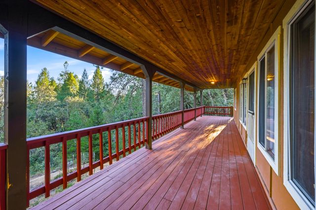 17934 Knoll Top Dr, Grass Valley, CA 95945