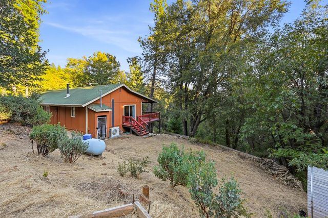 17934 Knoll Top Dr, Grass Valley, CA 95945