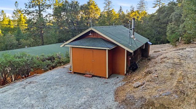 17934 Knoll Top Dr, Grass Valley, CA 95945