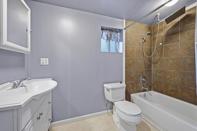 17934 Knoll Top Dr, Grass Valley, CA 95945