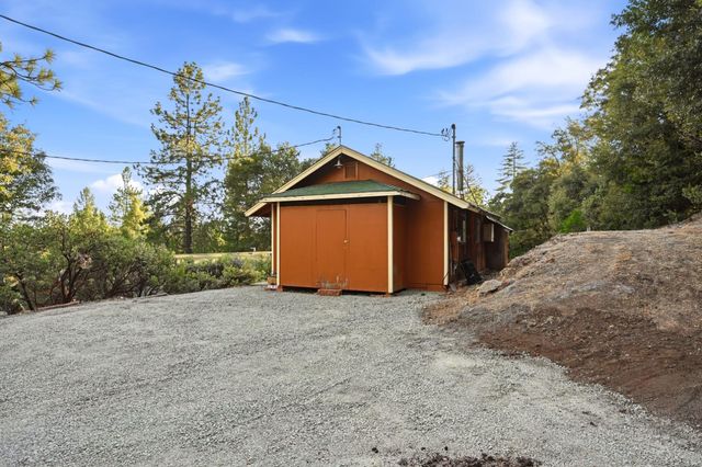 17934 Knoll Top Dr, Grass Valley, CA 95945