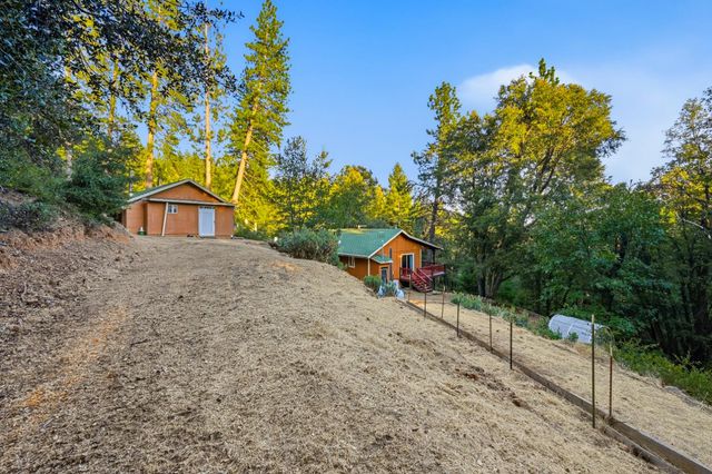 17934 Knoll Top Dr, Grass Valley, CA 95945