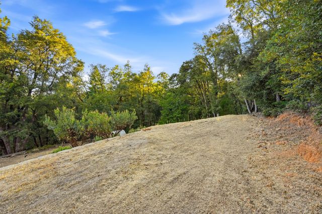 17934 Knoll Top Dr, Grass Valley, CA 95945