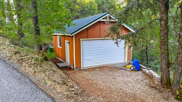 17934 Knoll Top Dr, Grass Valley, CA 95945