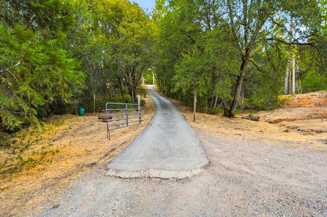 17934 Knoll Top Dr, Grass Valley, CA 95945