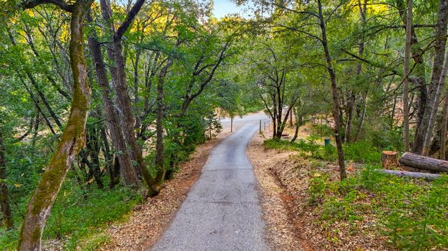 17934 Knoll Top Dr, Grass Valley, CA 95945