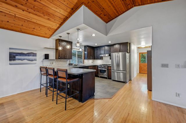 17934 Knoll Top Dr, Grass Valley, CA 95945