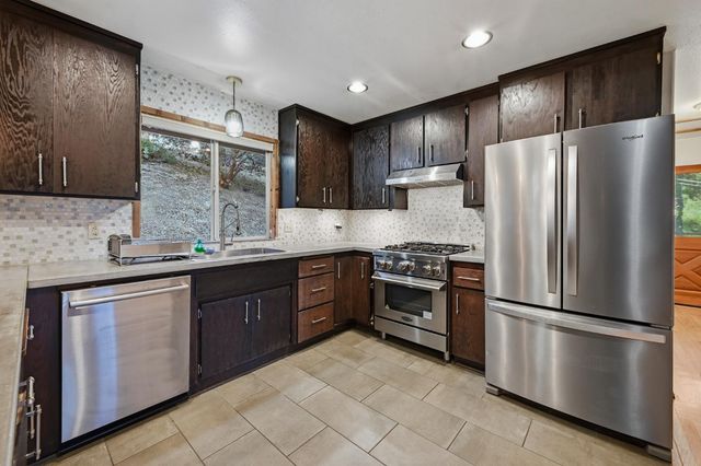 17934 Knoll Top Dr, Grass Valley, CA 95945
