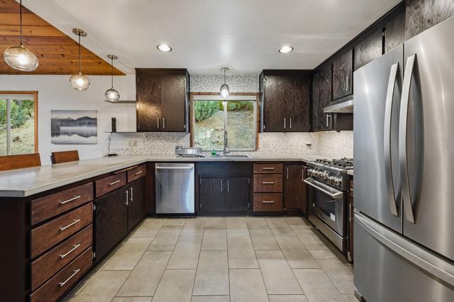 17934 Knoll Top Dr, Grass Valley, CA 95945