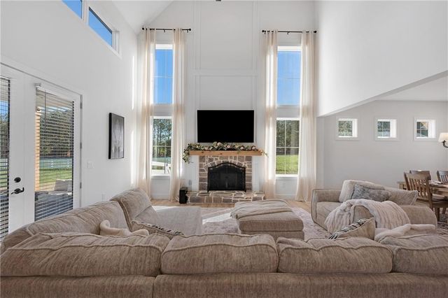 28 Ravenfield Road, Taylorsville, GA 30178