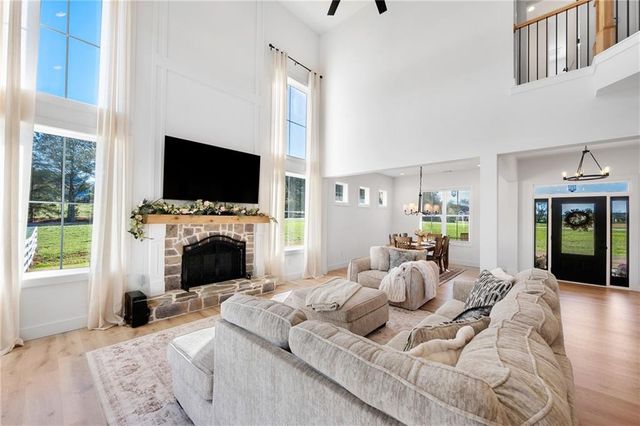 28 Ravenfield Road, Taylorsville, GA 30178