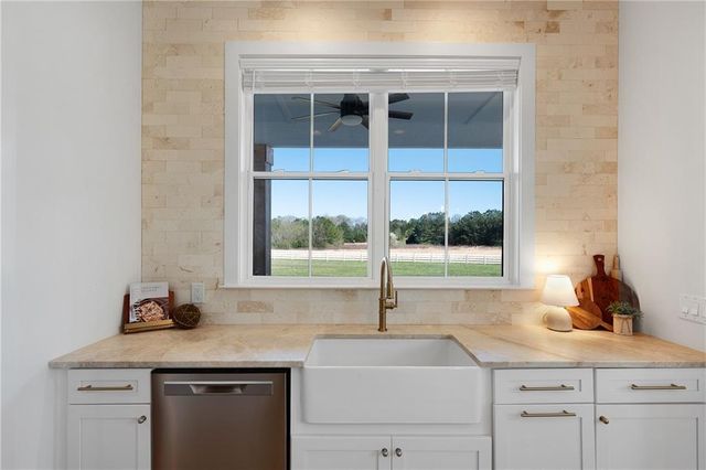 28 Ravenfield Road, Taylorsville, GA 30178