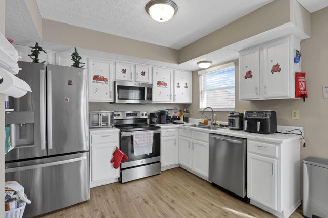 2700 Raphael Drive, Columbus, OH 43232