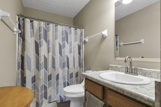 2700 Raphael Drive, Columbus, OH 43232