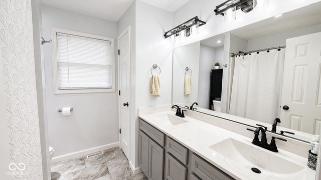 820 Maplewood Drive, Seymour, IN 47274
