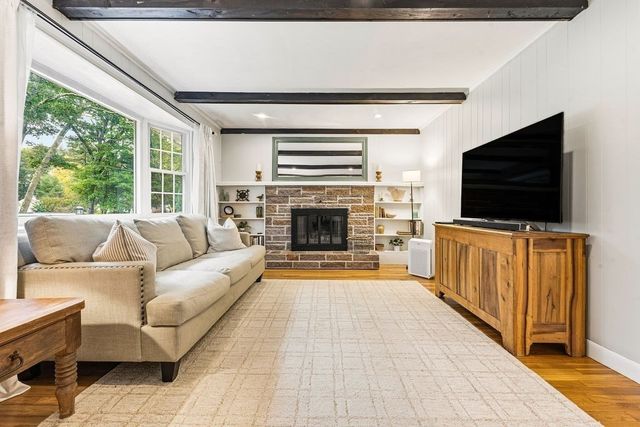 392 Mansfield Rd, North Attleboro, MA 02760