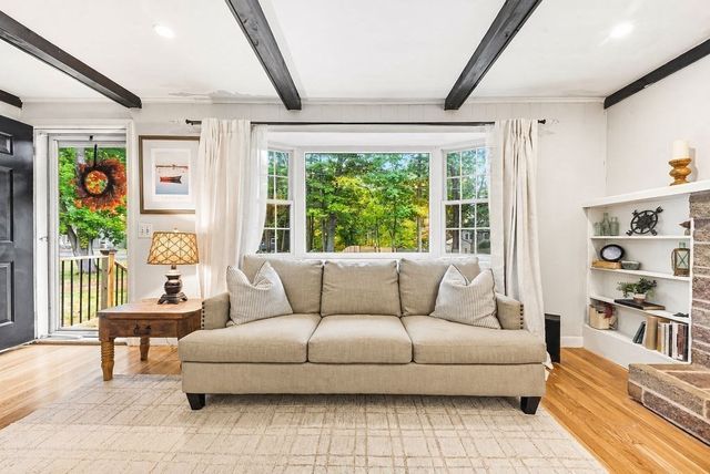 392 Mansfield Rd, North Attleboro, MA 02760
