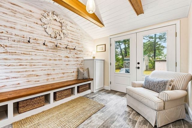 392 Mansfield Rd, North Attleboro, MA 02760