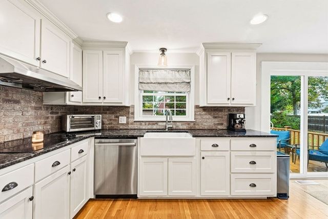 392 Mansfield Rd, North Attleboro, MA 02760