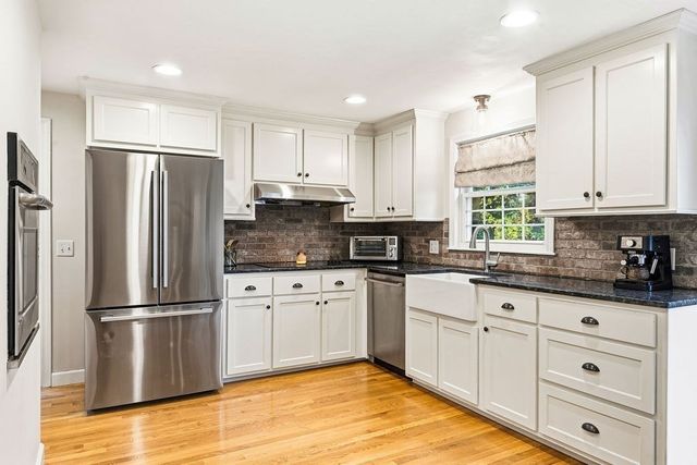 392 Mansfield Rd, North Attleboro, MA 02760