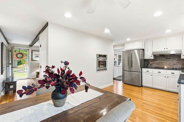 392 Mansfield Rd, North Attleboro, MA 02760