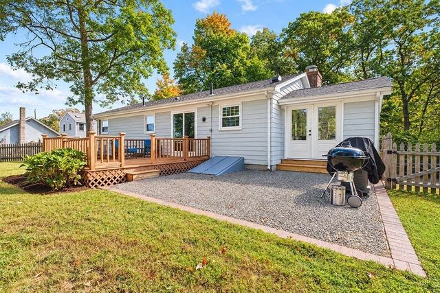 392 Mansfield Rd, North Attleboro, MA 02760