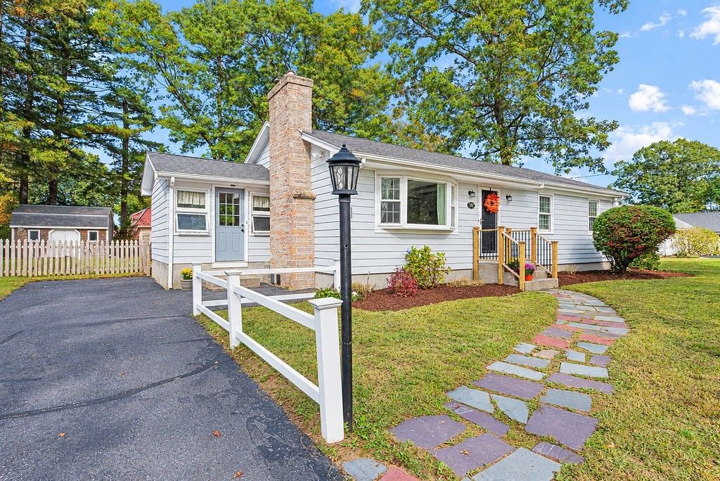 392 Mansfield Rd, North Attleboro, MA 02760