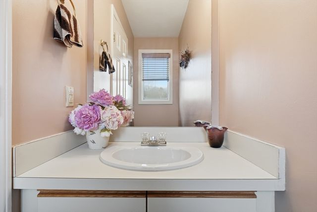 914 Sherwood Forest Lane 914, Saugus, MA 01906