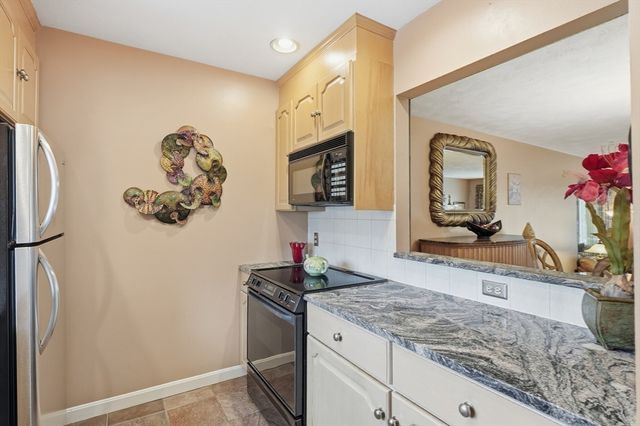 914 Sherwood Forest Lane 914, Saugus, MA 01906