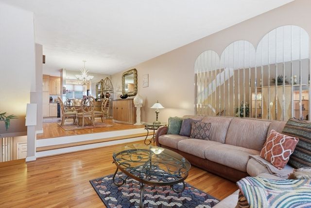 914 Sherwood Forest Lane 914, Saugus, MA 01906