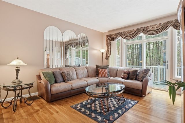 914 Sherwood Forest Lane 914, Saugus, MA 01906