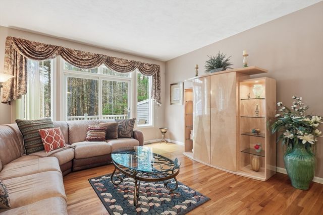 914 Sherwood Forest Lane 914, Saugus, MA 01906