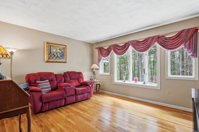 914 Sherwood Forest Lane 914, Saugus, MA 01906
