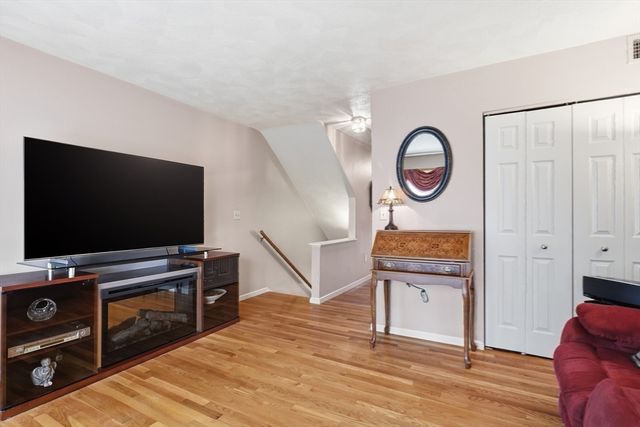 914 Sherwood Forest Lane 914, Saugus, MA 01906