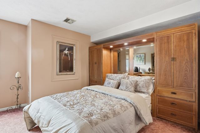 914 Sherwood Forest Lane 914, Saugus, MA 01906