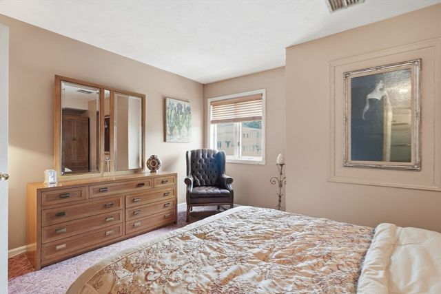 914 Sherwood Forest Lane 914, Saugus, MA 01906