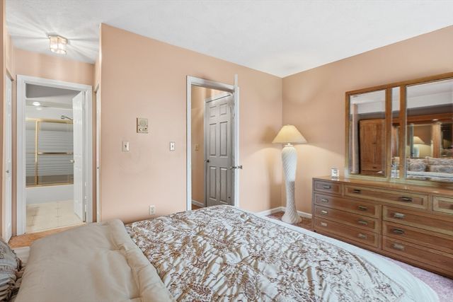 914 Sherwood Forest Lane 914, Saugus, MA 01906