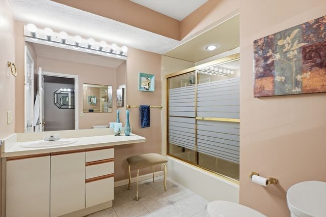 914 Sherwood Forest Lane 914, Saugus, MA 01906