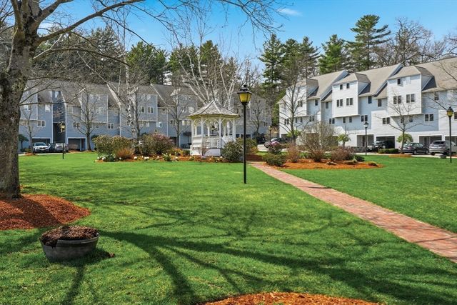 914 Sherwood Forest Lane 914, Saugus, MA 01906