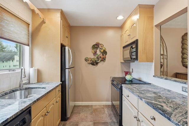 914 Sherwood Forest Lane 914, Saugus, MA 01906