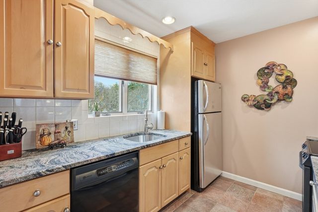 914 Sherwood Forest Lane 914, Saugus, MA 01906