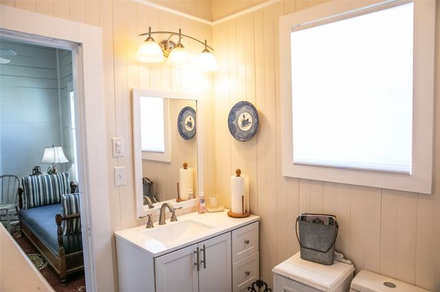 13404 W Washington Street, Burton, TX 77835