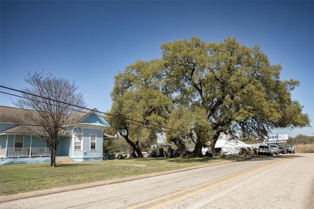 13404 W Washington Street, Burton, TX 77835