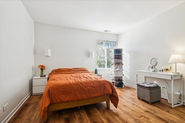 5817 Oakwood Drive E, Lisle, IL 60532