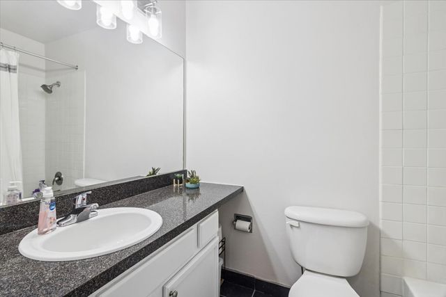 5817 Oakwood Drive E, Lisle, IL 60532